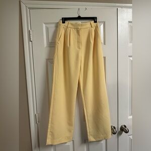 Abercrombie & Fitch Women’s Sloan Tailored Pants in Size 2 R / 26 in Yellow
